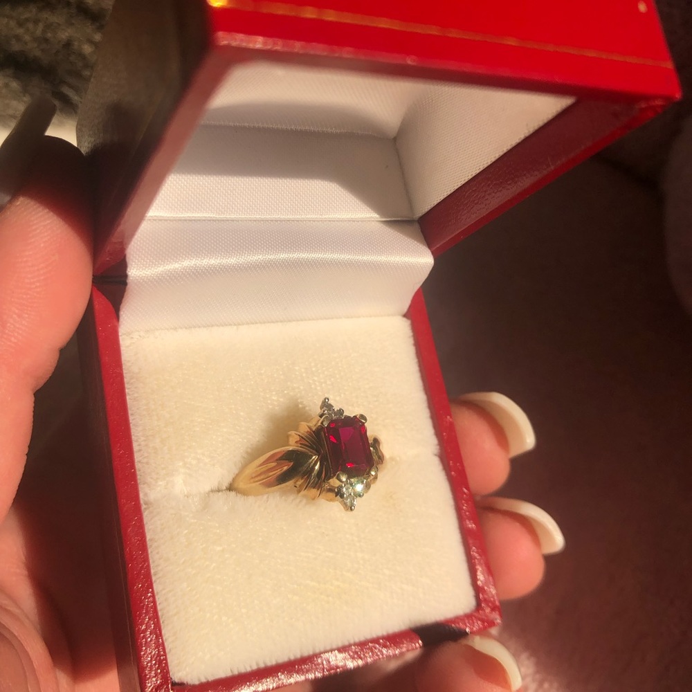 ‼️ SOLD ‼️10K SOLID Gold, GENUINE Diamond Ring